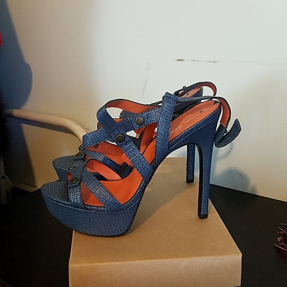 Shoes - Picture 5 of 5